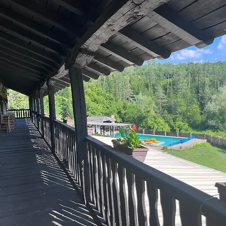 Agriturismo Hidden Paradise مزرعة للإقامة